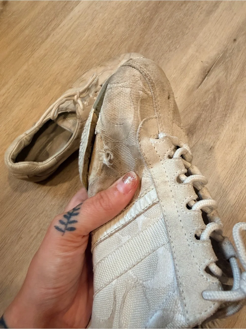 Coach Signature Canvas Sneakers Women's Size 7 Cream Y2K Lace Up Shoes